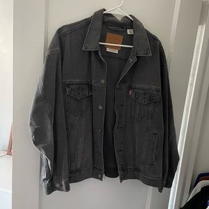 Black denim Levi trucker jacket